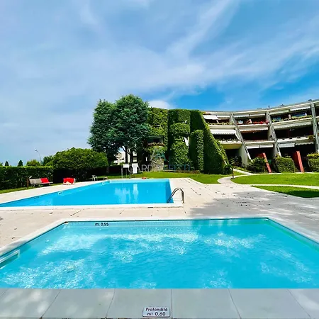 Mela - Vista Piscina E A Desenzano Desenzano del Garda