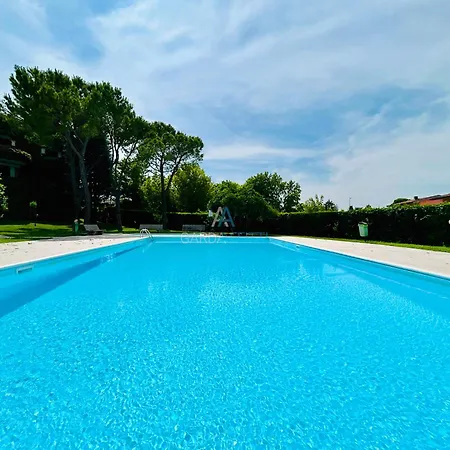 Mela - Vista Piscina E A Desenzano * Desenzano del Garda