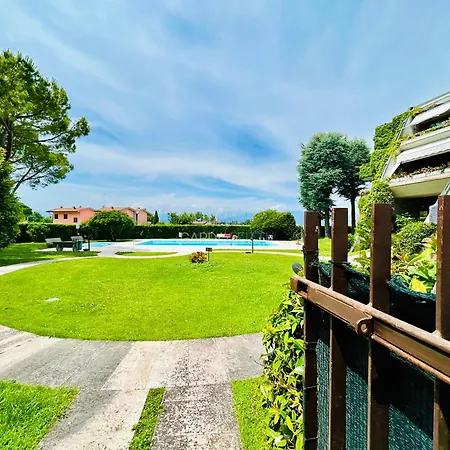 Mela - Vista Piscina E A Desenzano *