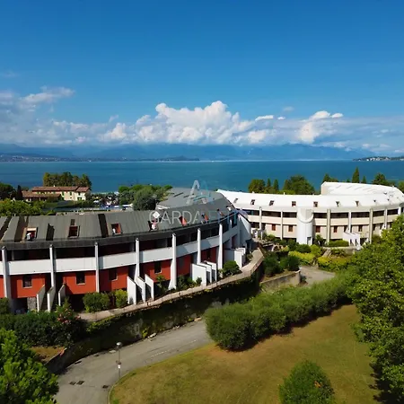 Mela - Vista Piscina E A Desenzano Desenzano del Garda